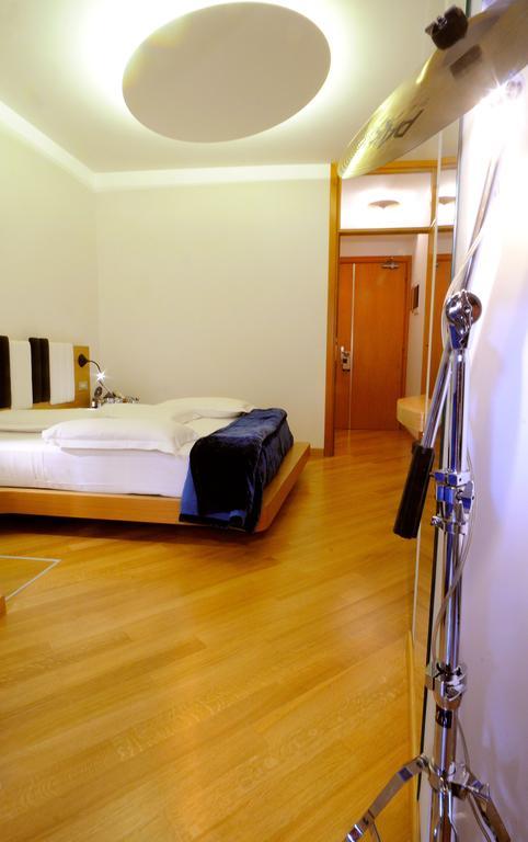 Hotel Franklin Feel The Sound Rom